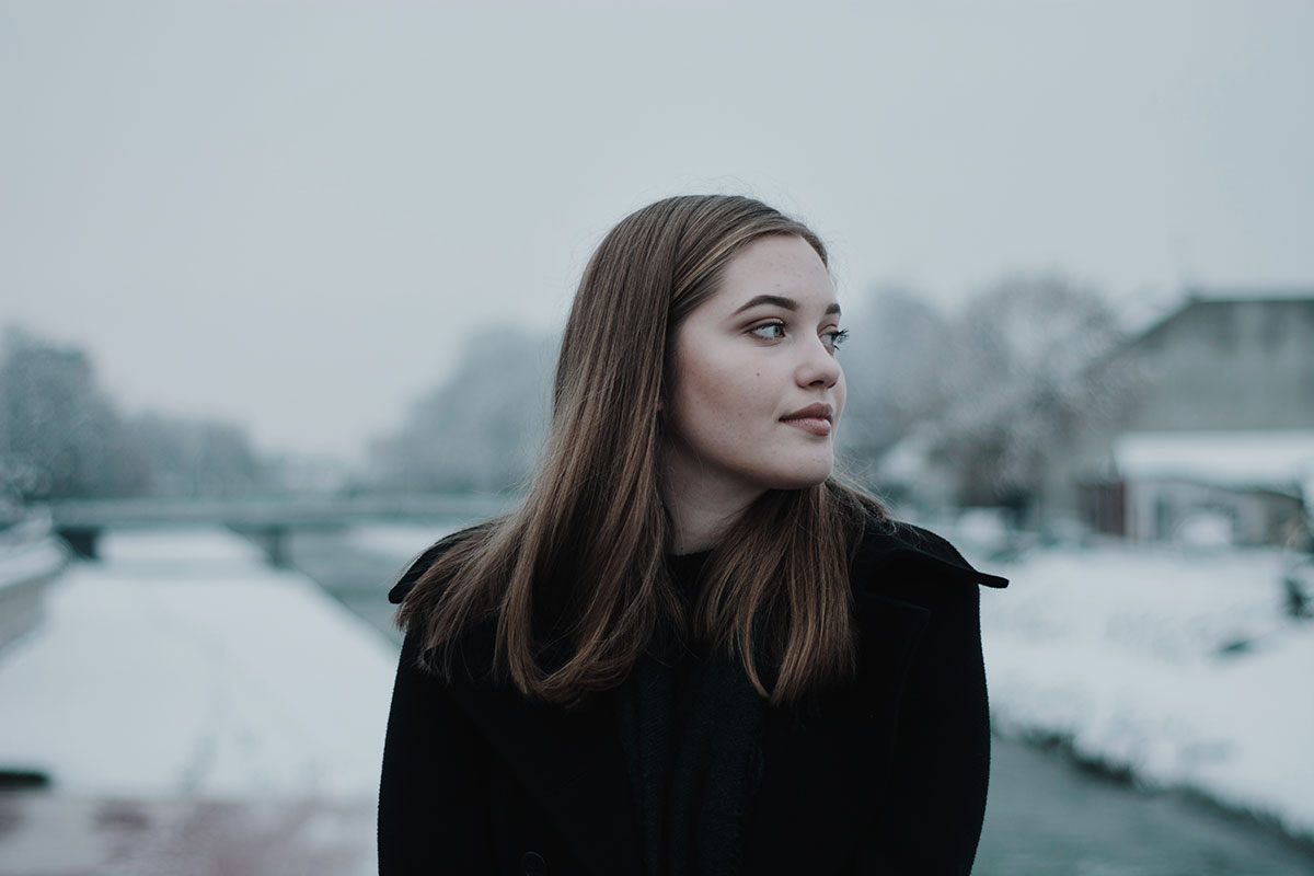benefits of light therapy in winter skincare protocols